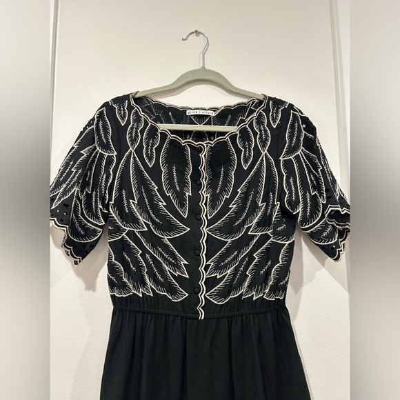 Alice + Olivia Kelsi black/white embroidered scalloped mini dress sz 8 - Picture 3 of 6